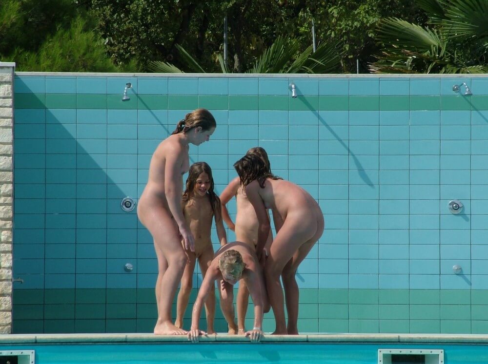 FKK 屋外子供用プールの写真