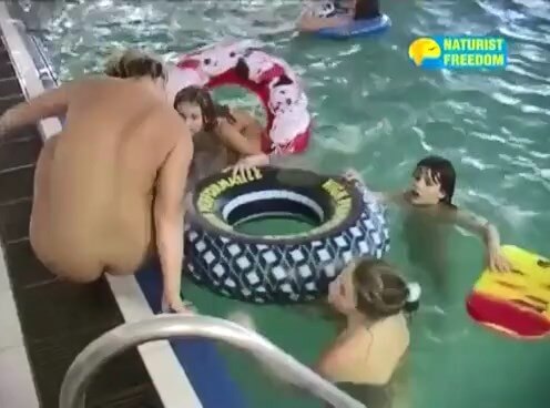 ヌーディストの自由フルプール