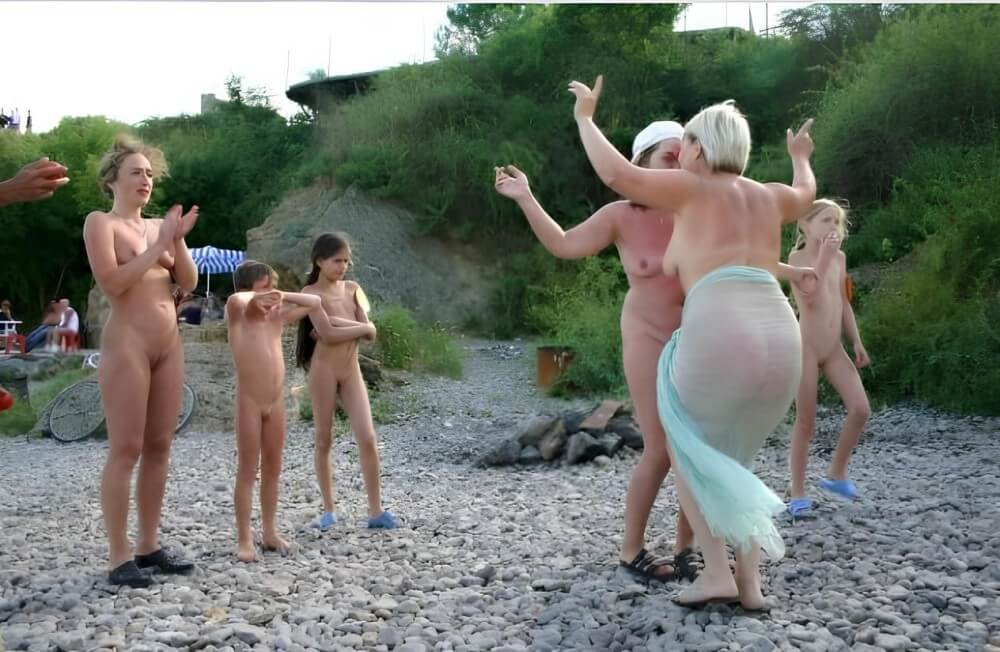 ビーチでのダンスの写真