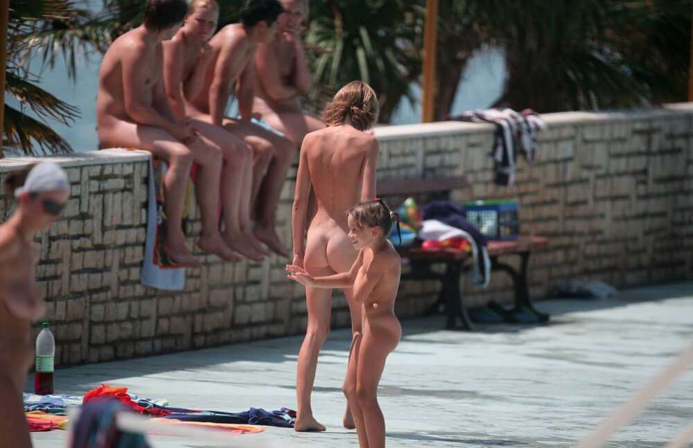 レッジグループ裸体主義者の写真