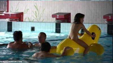私たちのいかだに浮かぶ1